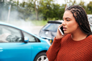 woman calling the cops to car accident scene